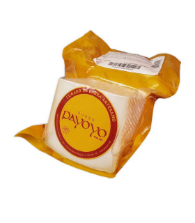 Morceau de fromage de chèvre Payoyo semiendurci