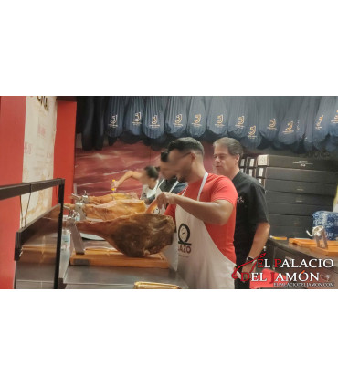 Vale Regalo Curso de iniciación al corte de Jamón 100% ibérico de Bellota incluye: café desayuno ibérico y aperitivo con bebida